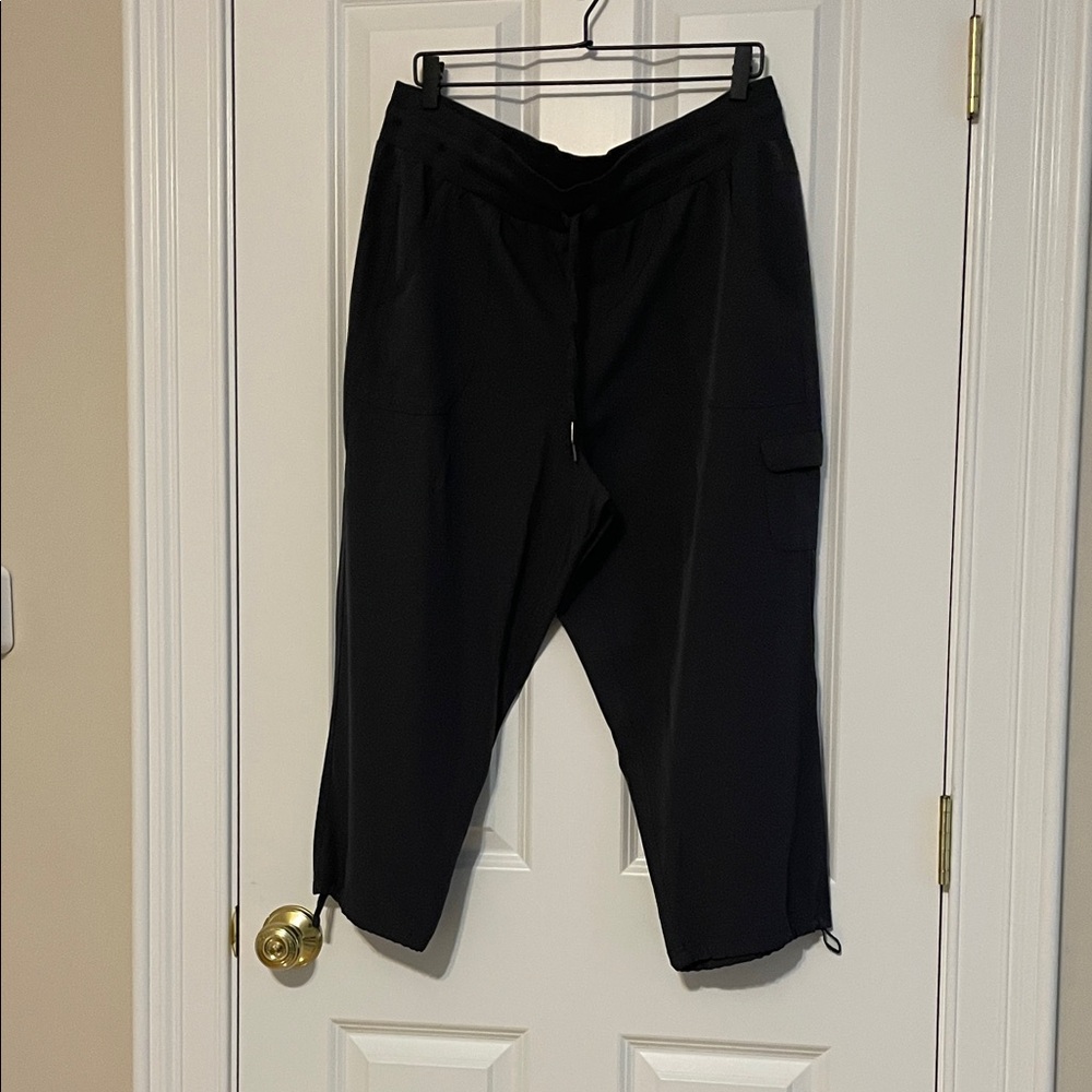Women's Black Capris